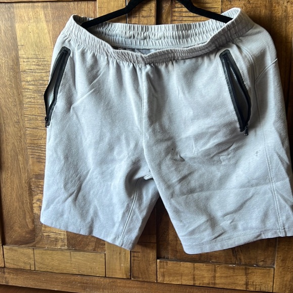 Small men’s Old Navy shorts - Picture 1 of 1